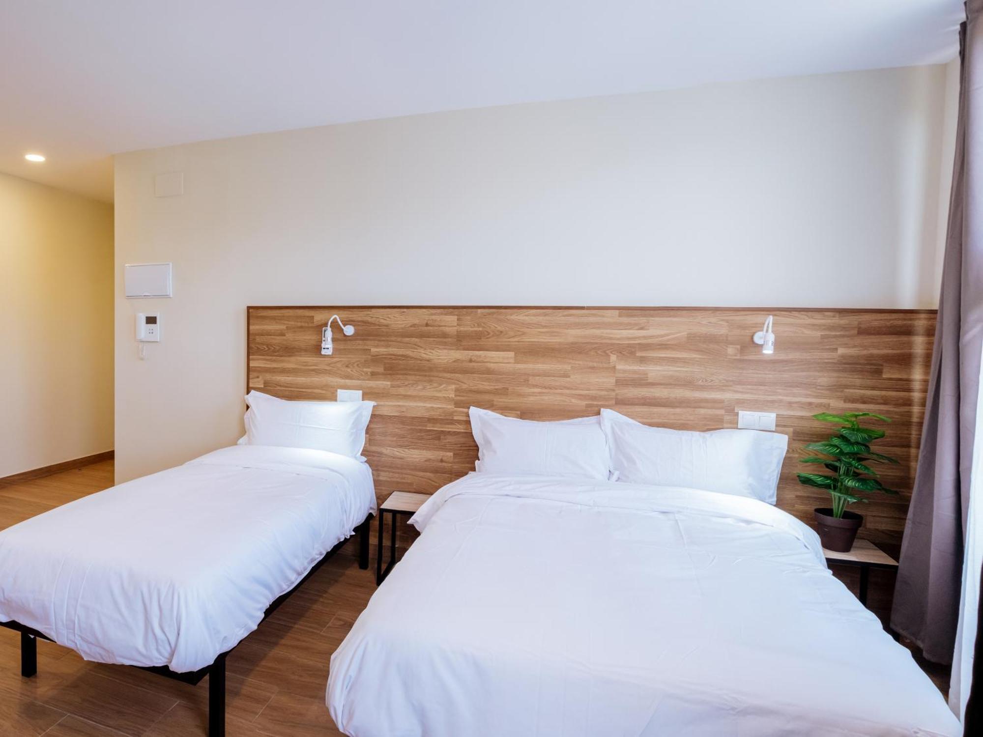 Apartahotel Golden Alcala Alcalá de Henares Exteriör bild